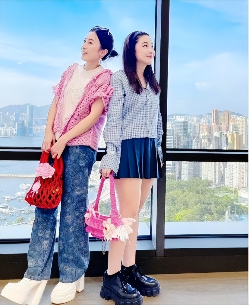 45岁甘比大女儿17岁了！眼神清澈有光一脸富贵相，深得刘銮雄宠爱