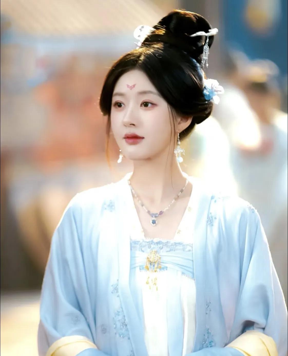 热搜爆了！赵露思直播“退圈发言”太刚了，获于正力挺