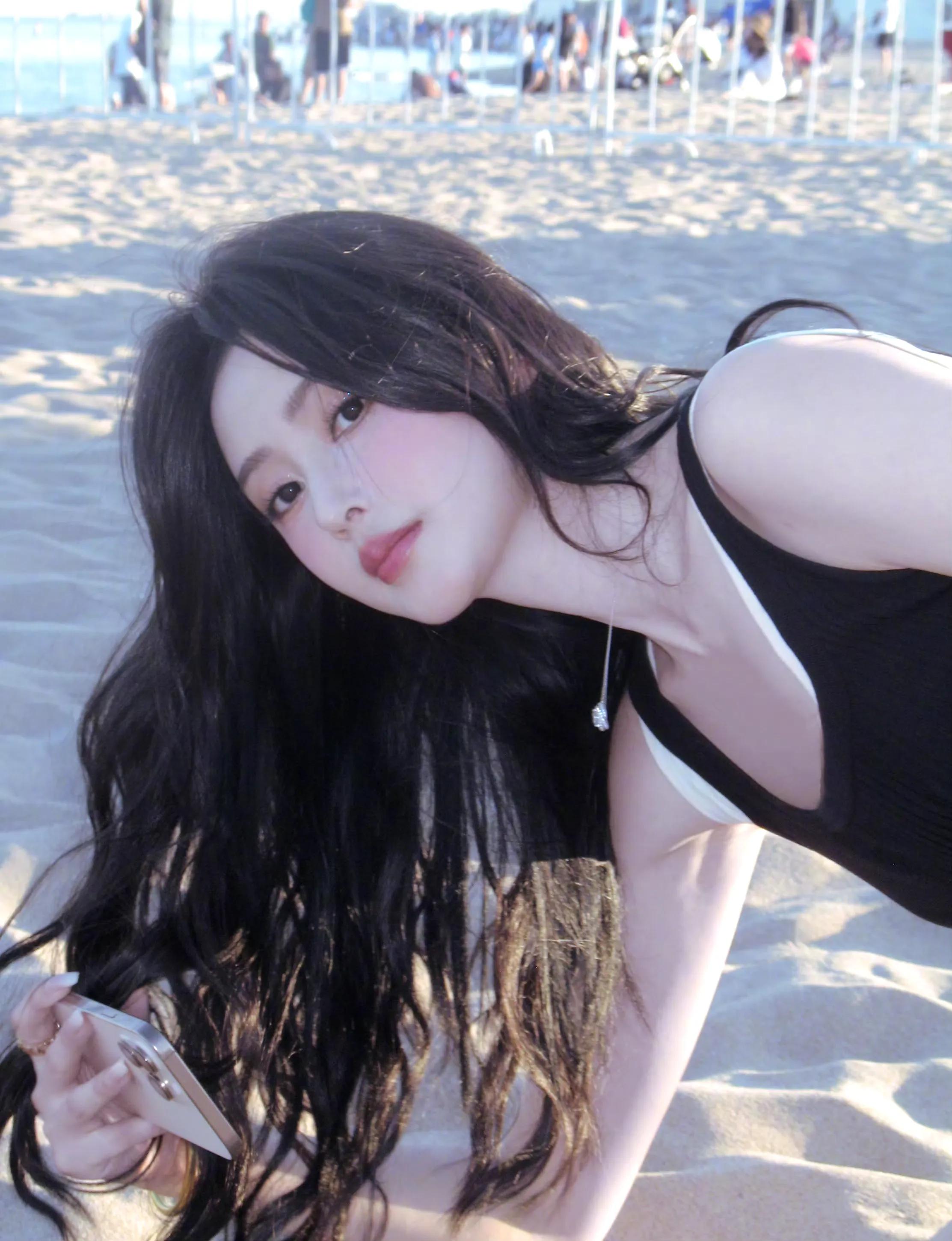 张天爱性感小背心