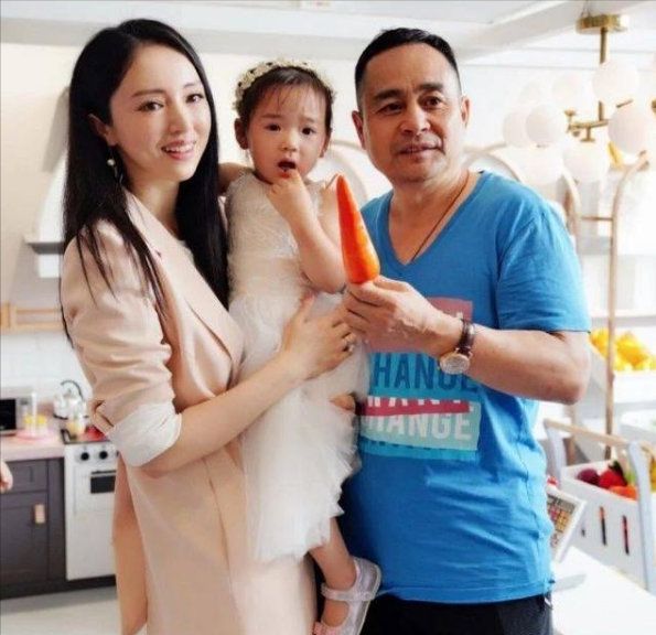 狗仔疑曝董璇黑历史,和金主分开后和高云翔闪婚,男方被唐嫣抛弃