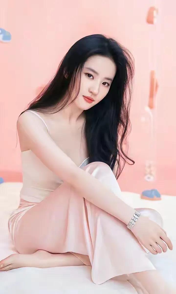 美到窒息!刘亦菲睡裙写真高清壁纸,氛围感封神!
