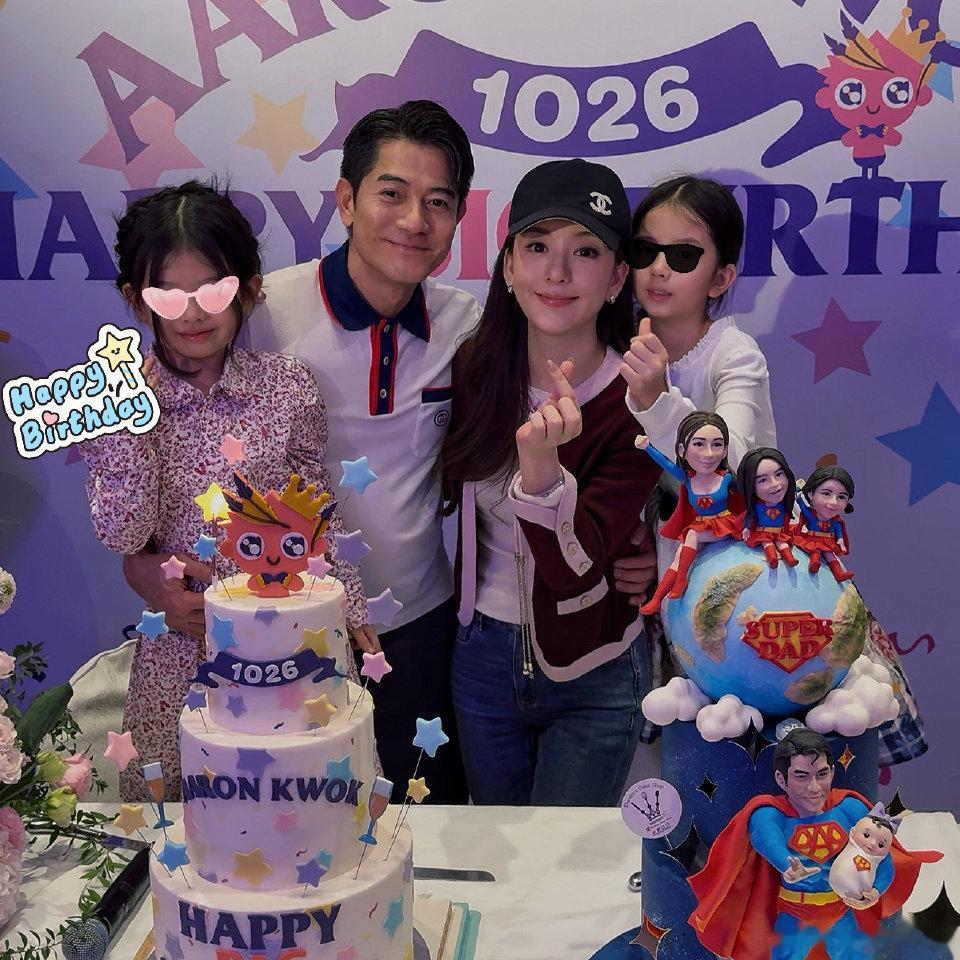 方媛新年第一天飞上海买金首饰！穿金色新中式好贵气，刷卡像买菜