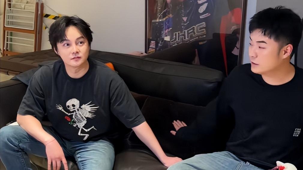 号称娱乐圈“酒神”的陈赫，遇上尹正大败而归，他忘记了尹正是个内蒙人