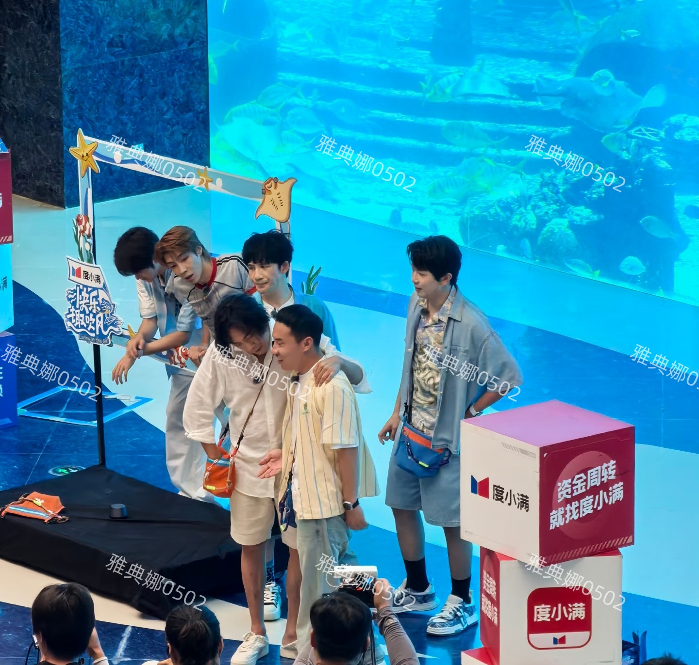 伊能静快管管你老公,秦昊留长发梳小辫发型像大妈,气质太油腻了