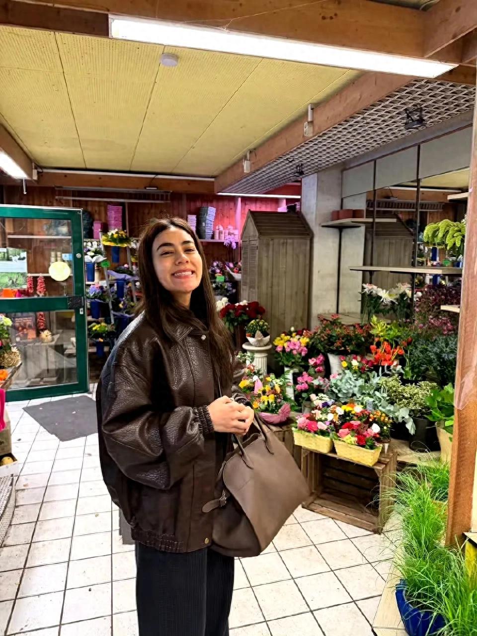 泰星Kim和老公Mark去德国旅行，去墓地看了爸爸，也见了那边家人