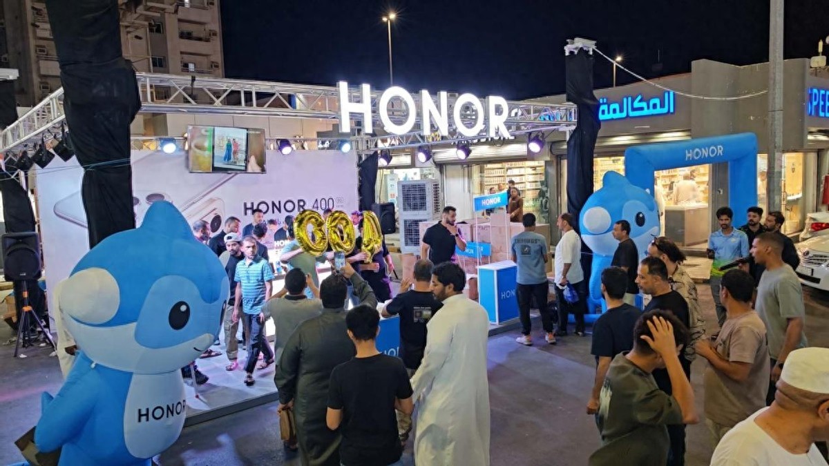 荣耀400海外多国开售引发抢购,彰显中国科技创新力量
