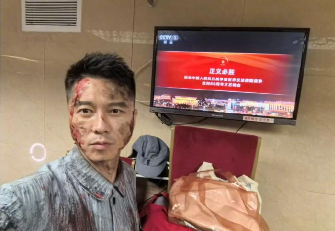 42岁的王雷没想到,自己会因为观礼期间的一个举动,实现口碑暴增