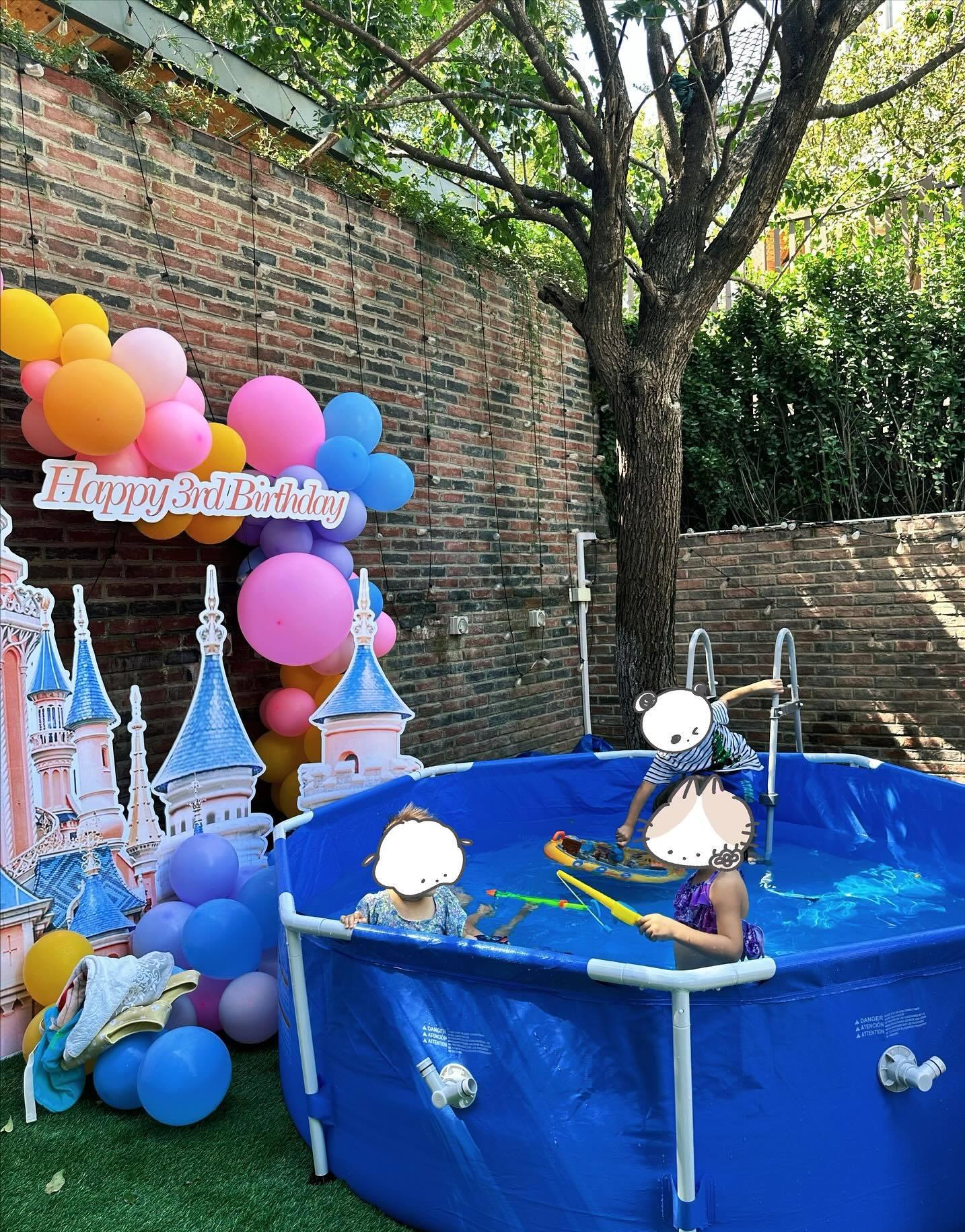 韩庚卢靖姗为3岁女儿庆生办派对，孕晚期温馨合影婆婆罕见出镜！