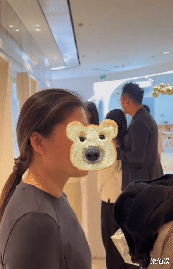 汪小菲带儿女回北京了!玥儿近照曝光,一头黑长直发像极妈妈大S