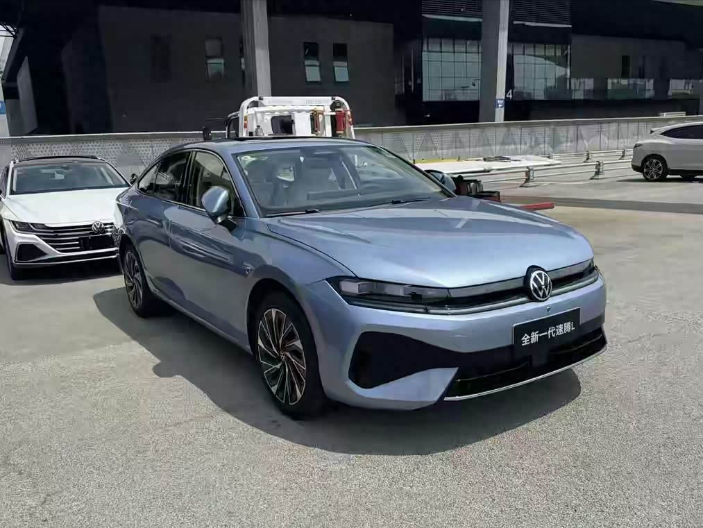 大众轿跑“兄弟”亮相成都车展，低趴外观动感十足，能否继续畅销