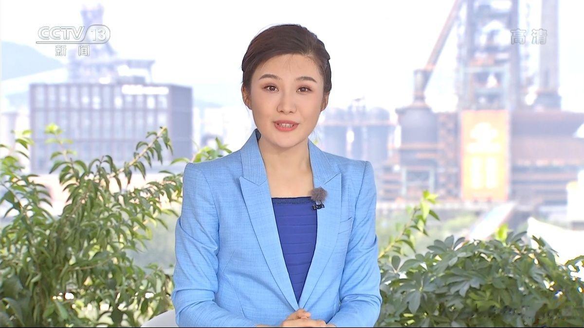 央视后起之秀郑子可，气质出众能力卓绝，关键是家庭环境也给力