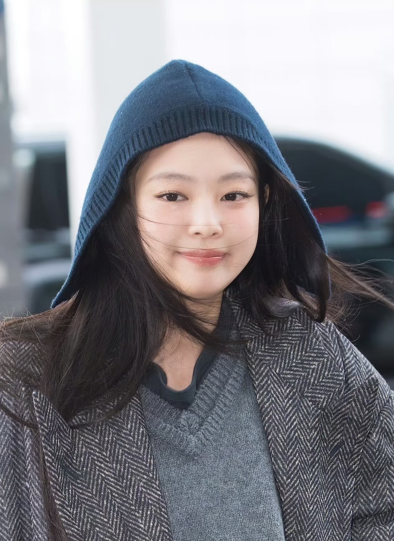 Jennie机场穿搭分享,穿了全套的马吉拉,外套很时尚但是显得人胖