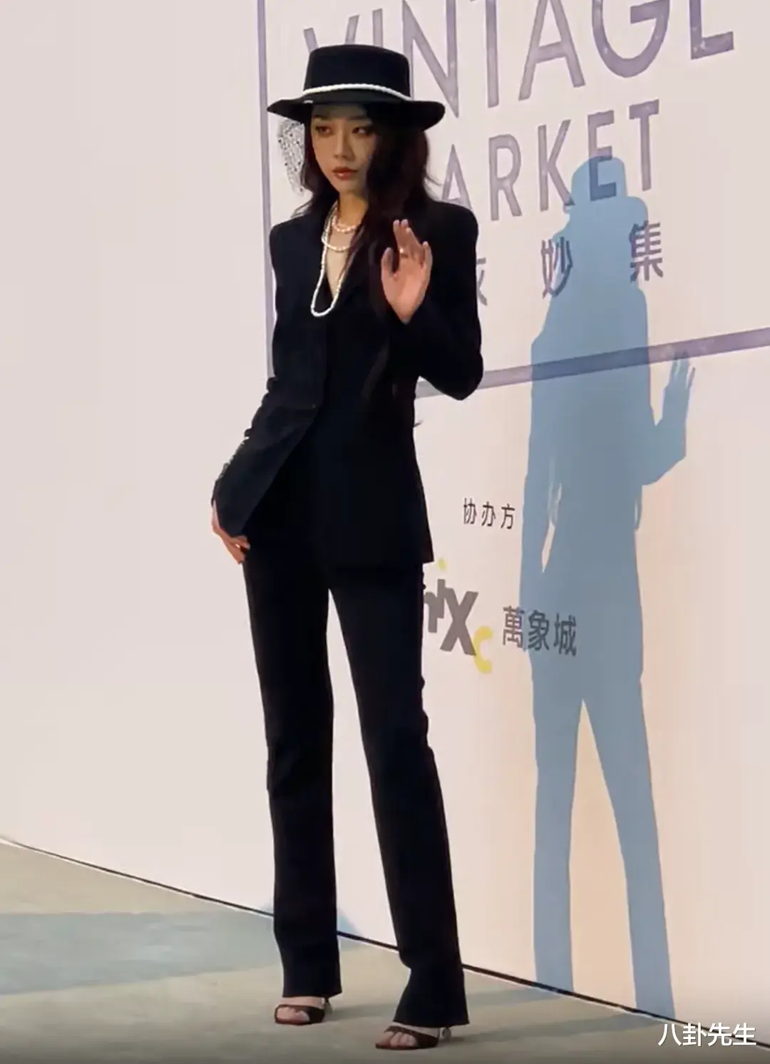 西安这一夜,景甜旗袍造型好美,宋祖儿生图纤瘦,45岁董洁显年轻