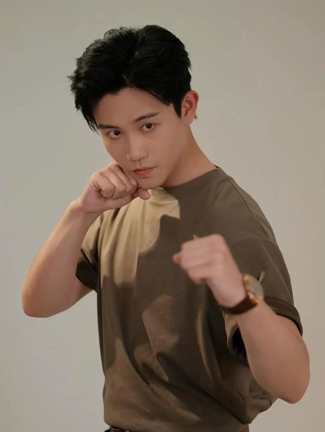 短剧公认最帅男演员，何健麒只排第二，榜首居然一部剧混入娱乐圈