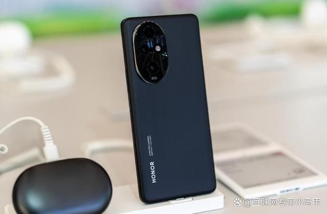 榮耀努力清倉，2999元跌至1699元，12G+512G+50倍變焦