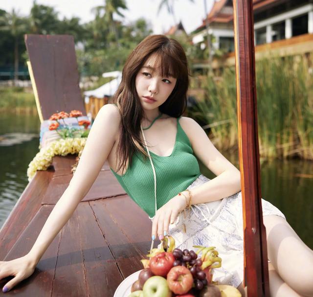 徐梦洁《男人装》封面，美得不可方物