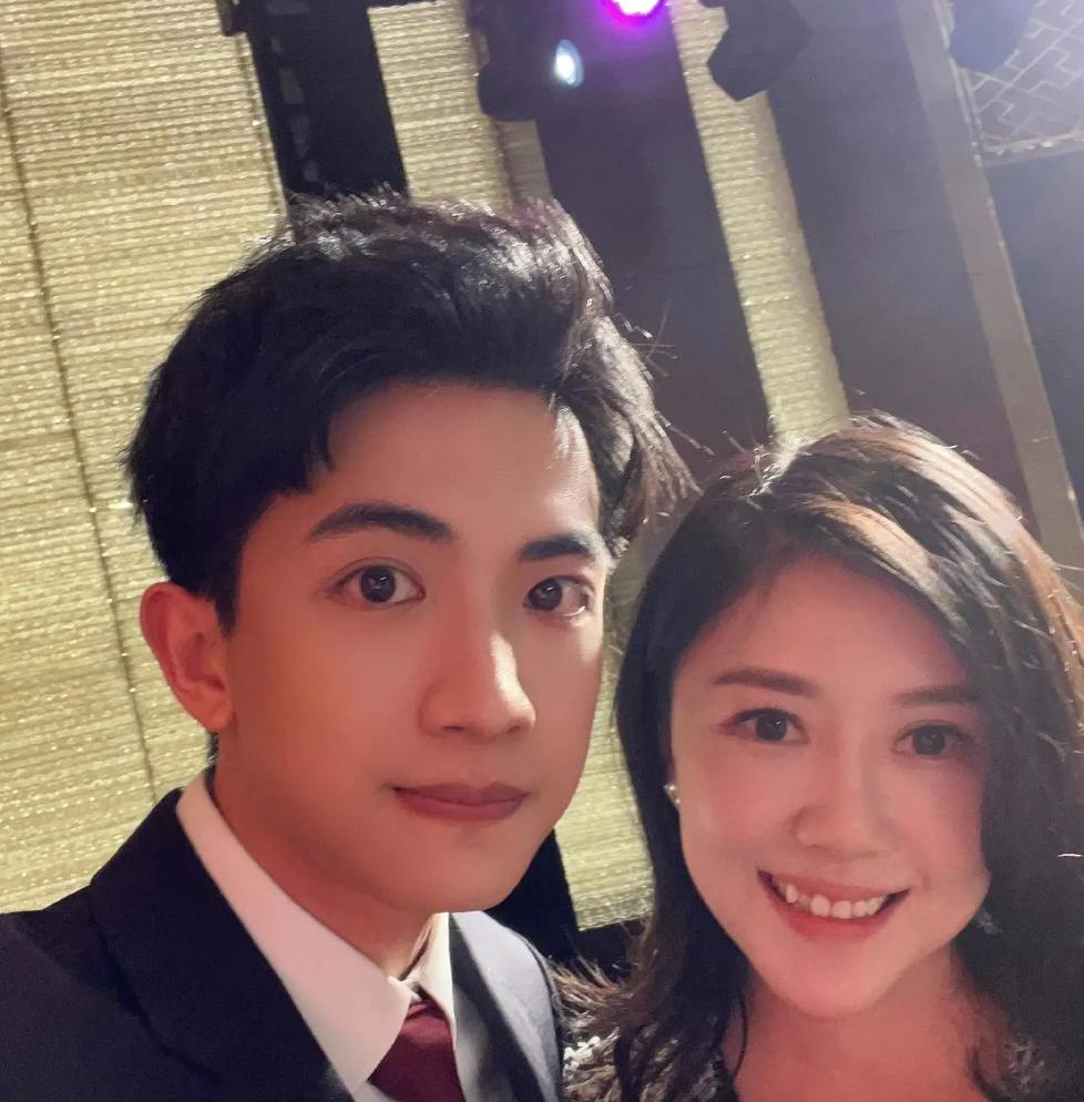 太突然！李晨官宣结婚，夫妻合照曝光，全网恭喜，终于等到这一天