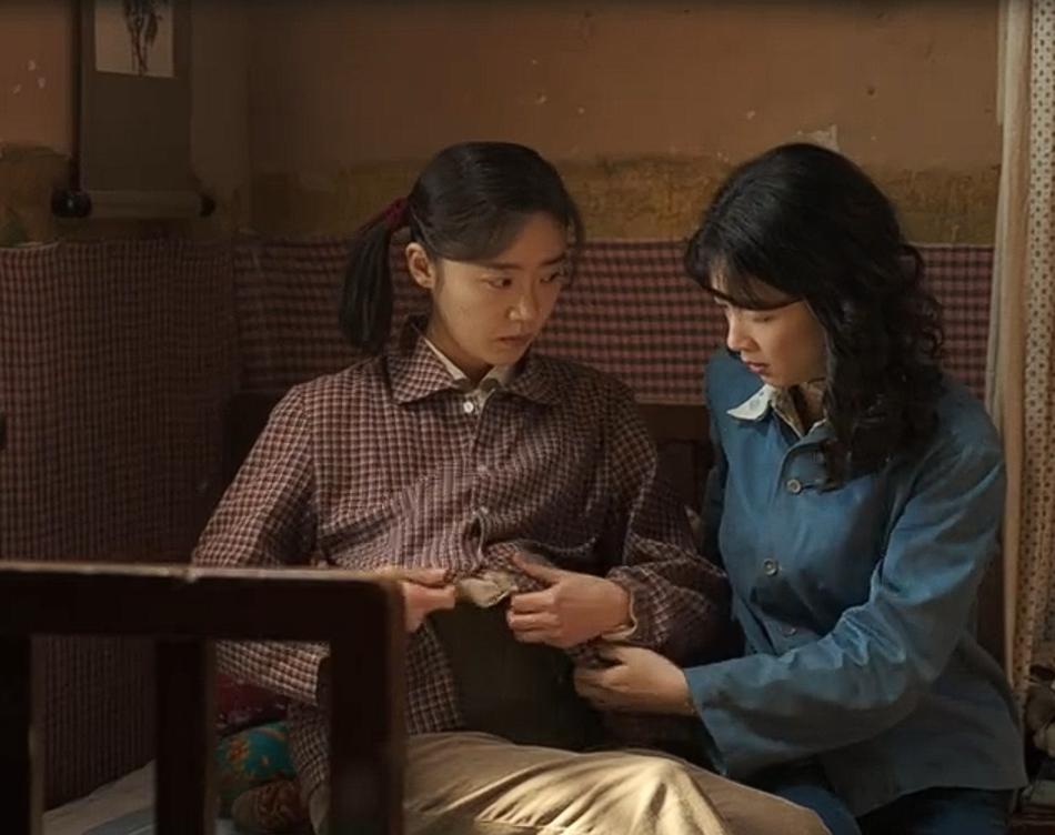 央视剧又翻车！31岁女演员“强行扮嫩”，挤眉弄眼扎双马尾太尴尬