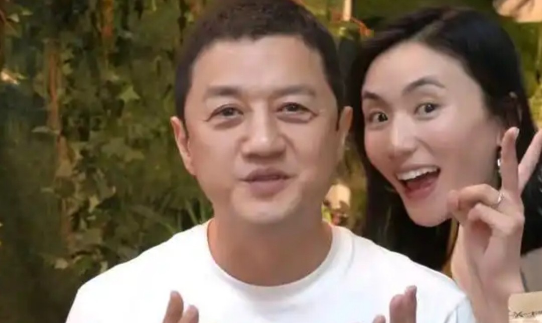 海哈金喜带女儿曼谷度假，李亚鹏拜托朋友照顾，人品真的无可挑剔