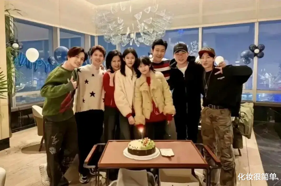 50岁陆毅和52岁林志颖同框，终于明白，奶油美男和花美男差距多大