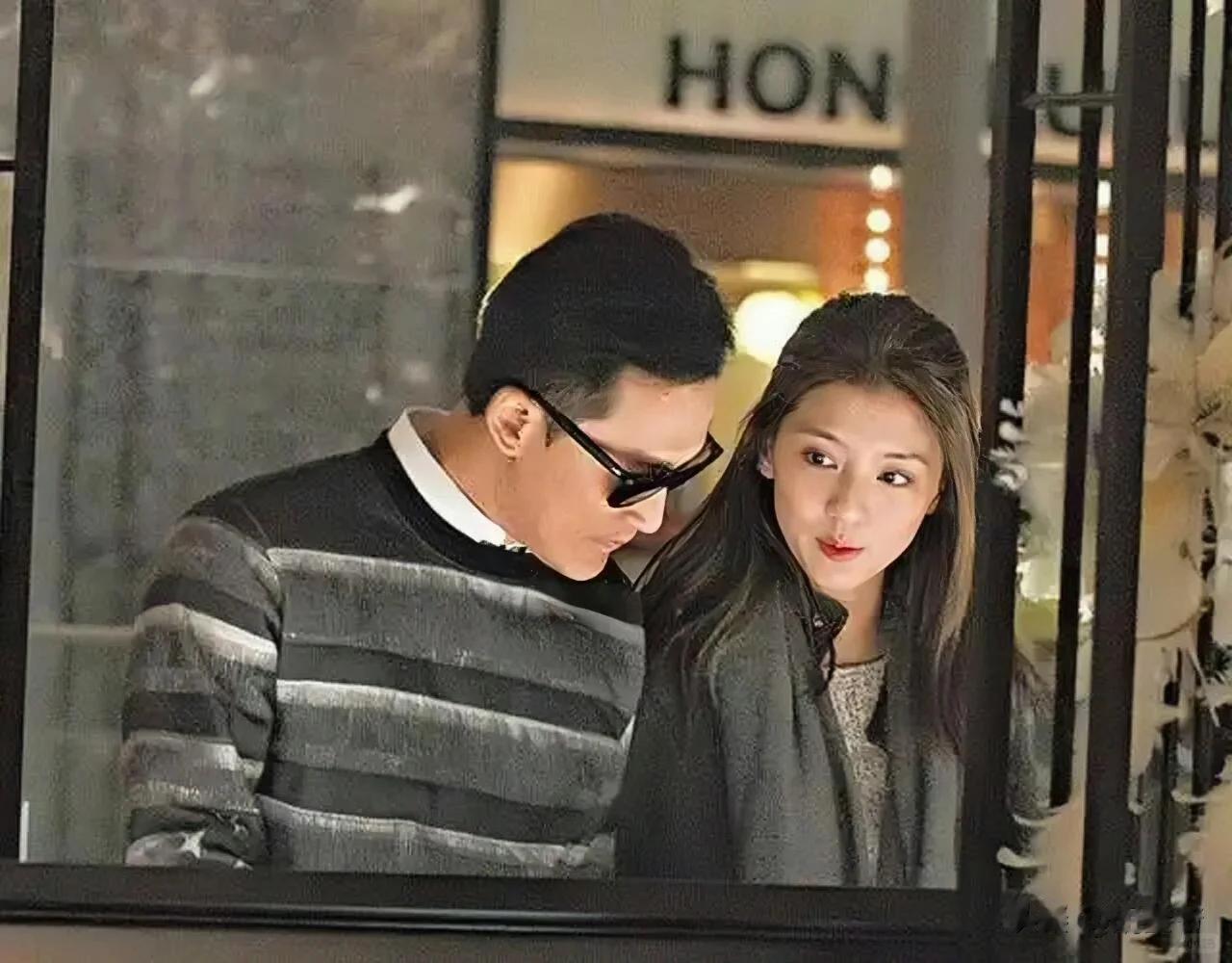 吴千语回施家老宅过年!写毛笔字讨施伯雄爷爷开心,施子清很精神