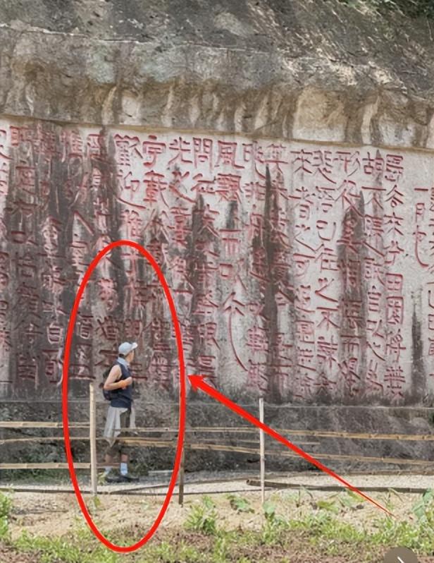 主持人戴军近况：55岁三头肌突出，身材壮硕，单恋李静16年仍单身