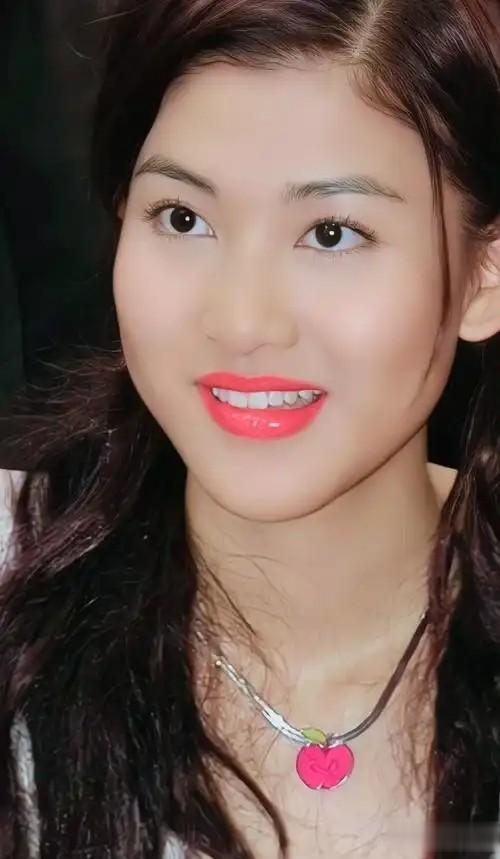 42岁香港女星生日获猛男庆生！曾与富商闪婚闪离，如今钟爱小鲜肉