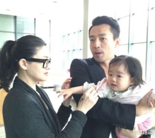 小杨阿姨被辞退由男保姆照顾,儿子迷恋看平板玩游戏,不愿接近汪小菲