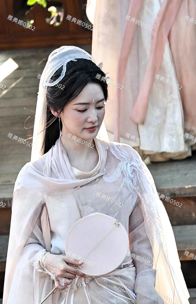 李沁新剧年龄感太重了有点撑不起妙烟的美貌,不仅显年纪还不够仙