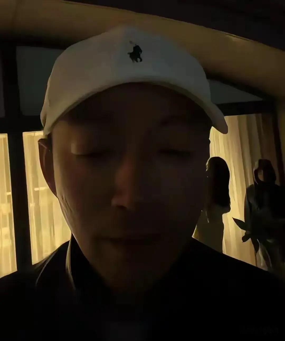 汪小菲跨年擦眼泪，马筱梅维持体面，小杨阿姨说漏嘴