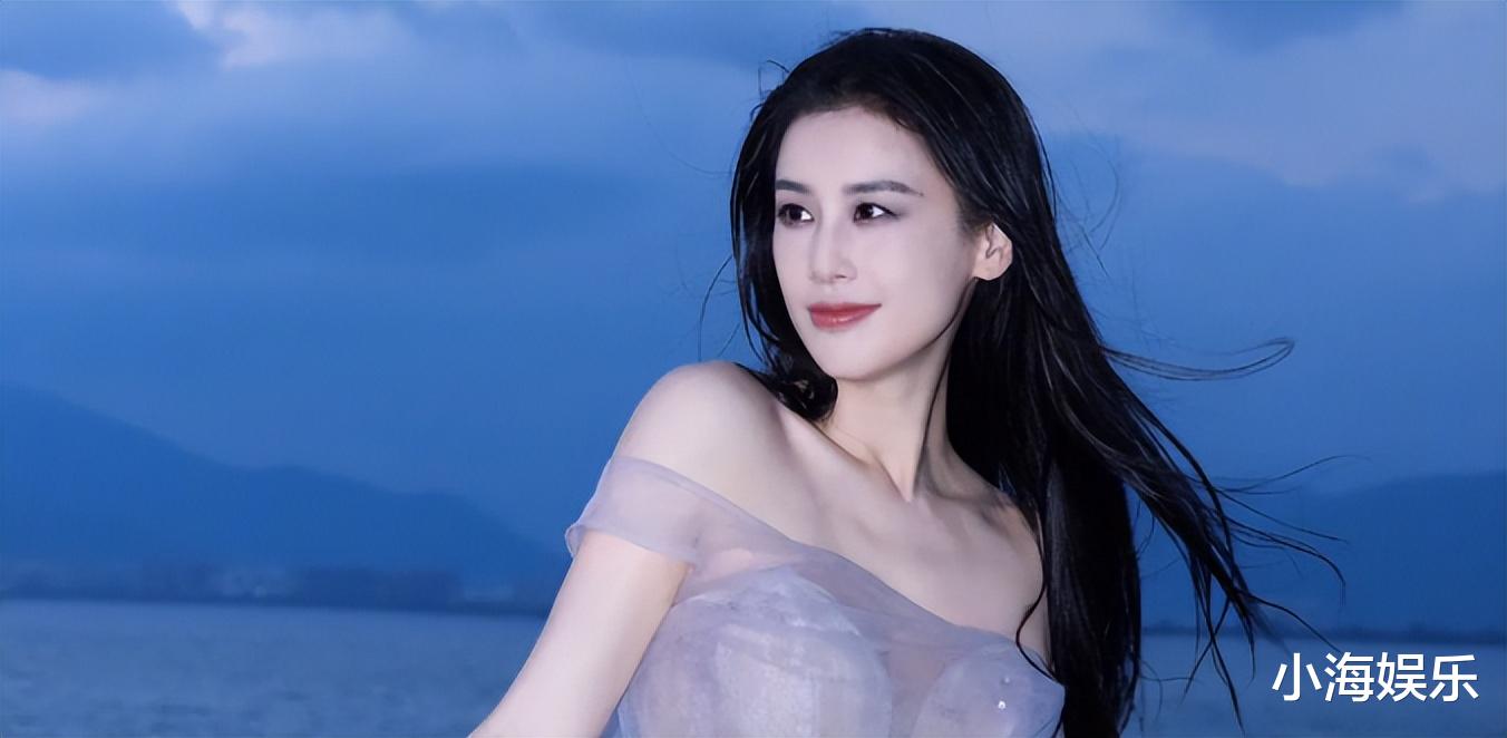 戚薇现身北大考试,分数曝光挤进前十,两年学费吓退打工人