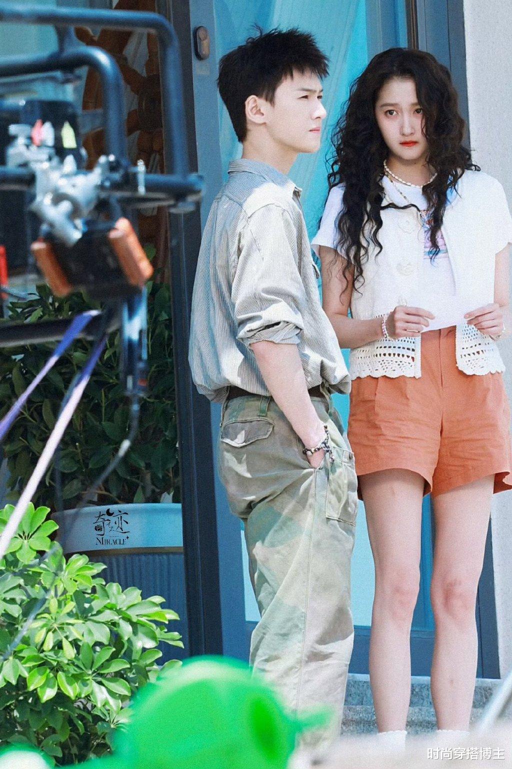 27岁关晓彤风格大变!一头“羊毛卷”太吸睛,网友:以柔克刚!