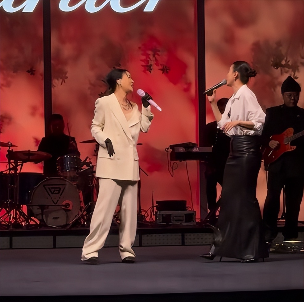 那英质疑《声鸣远扬》比赛作假，何炅被吓结巴，谷建芬的评价真准