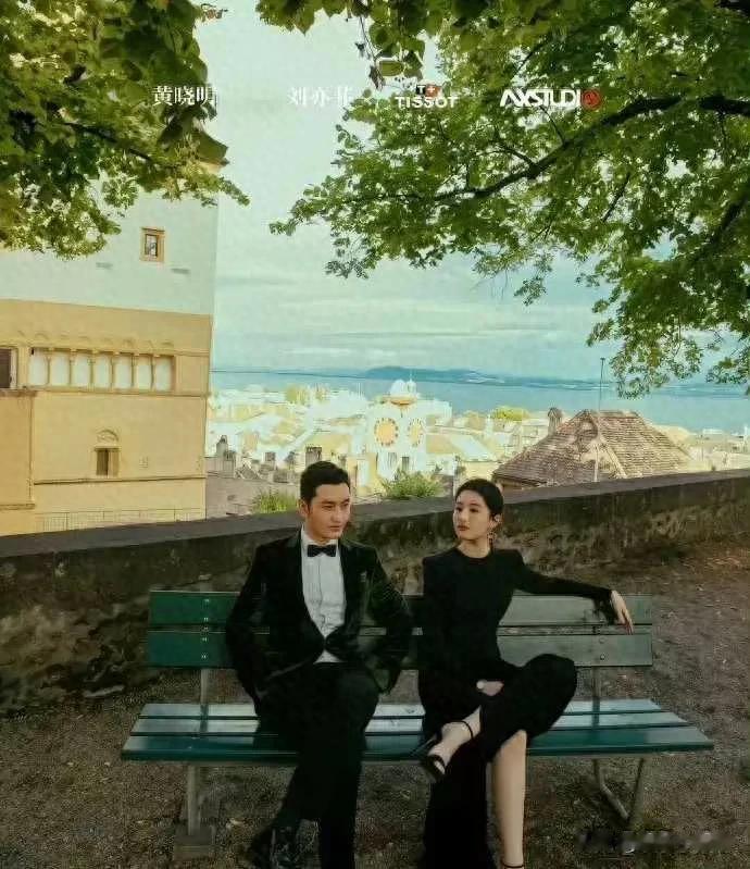 黄晓明和刘亦菲的合影刘亦菲显得更霸总