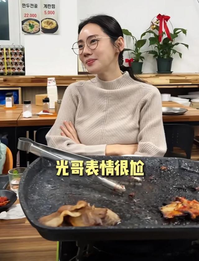 于晓光被秋瓷炫当众喊我爱你害羞 夫妻多年异地依旧甜蜜 大胆表达爱