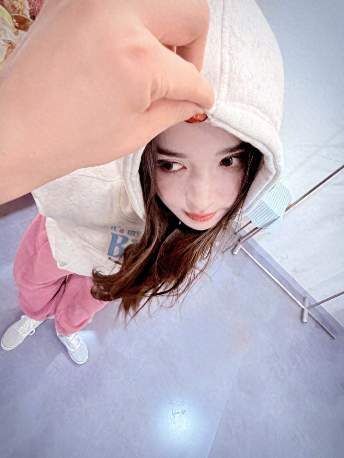 古力娜扎今日份营业美照，可可爱爱的一天