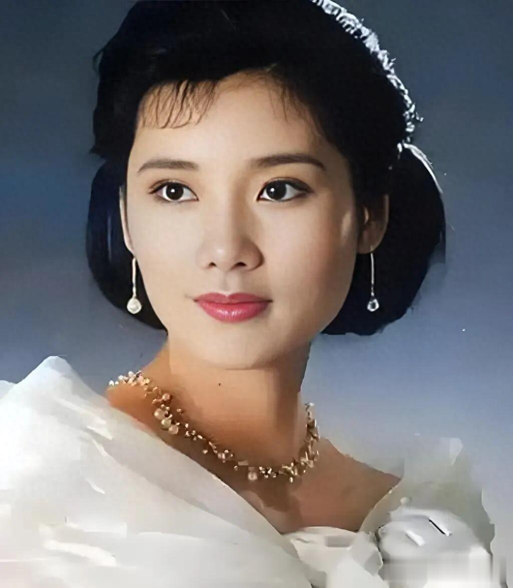 张艺谋\毁\了何赛飞