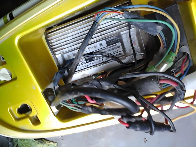 电动自行车最快只能跑25km/h!改装、解限速盛行,不如解禁摩托车