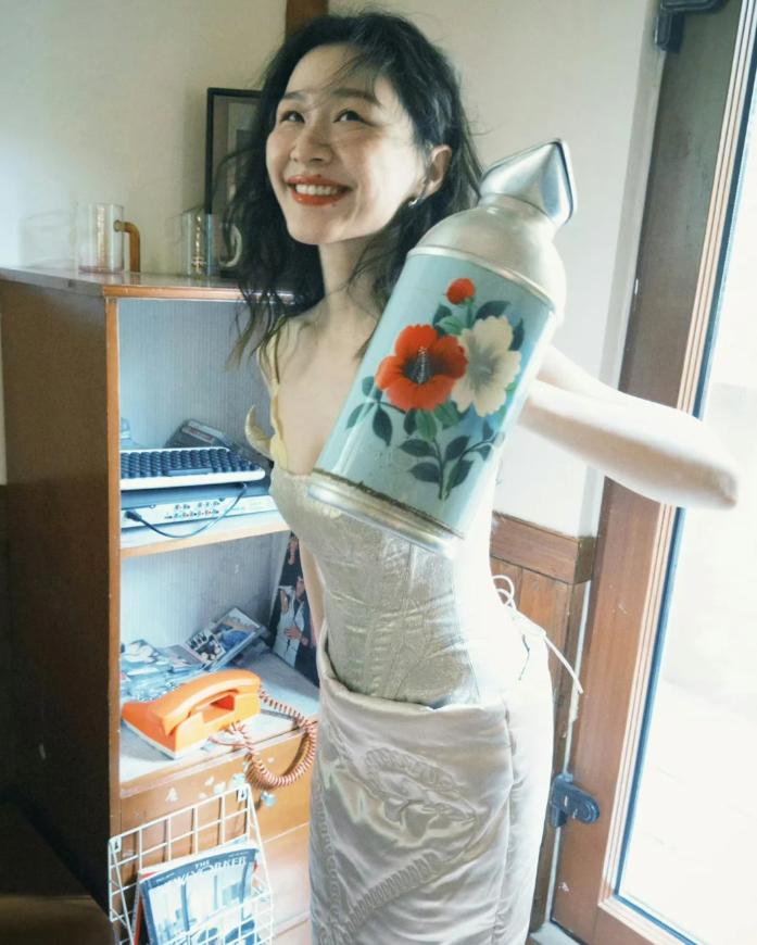 从喜剧丑女到超级明媚大美人 这位90后女星真的是“红气养人”！