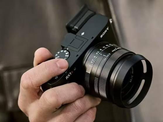 人這一輩子，能用幾臺全畫幅黑卡？