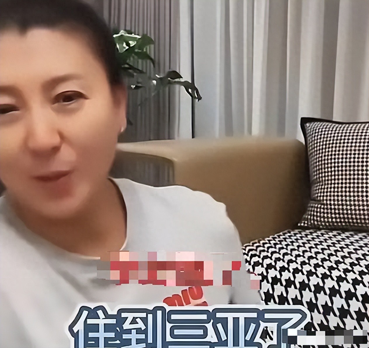 哭穷风波再发酵！一言不发的闫学晶，终究为自己的拎不清付出代价