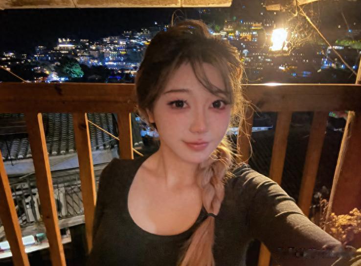 刘飞儿发现新职业,地陪一天只要700,网友:你起到什么作用?