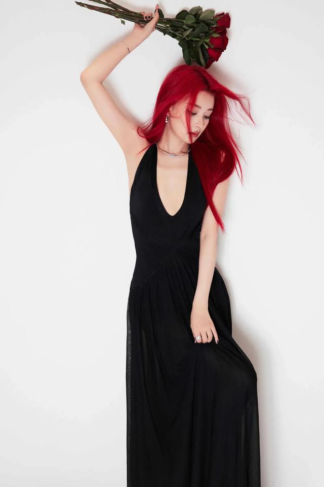 孙怡新染红发显老又显黑，三天抗敏药白吃了