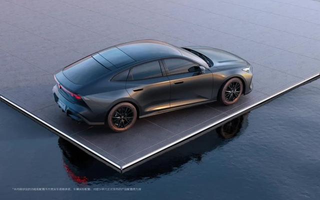 畅销10万级运动家轿变样了，还是挺帅的