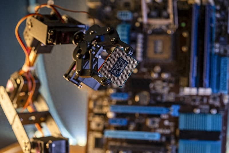 星钥半导体8英寸Micro-LED芯片中试线在光谷通线