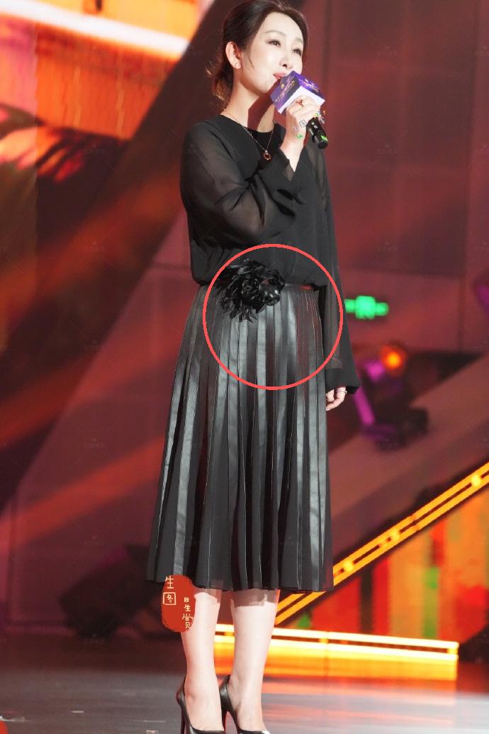 电影之夜太真实！章子怡脸肿又僵，马丽穿深V，秦海璐小肚腩抢镜