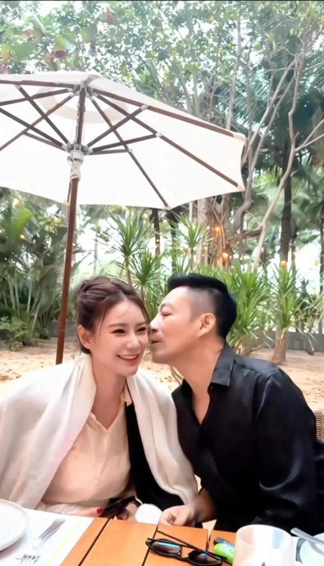 汪小菲夫妻参加表妹婚礼:马筱梅穿黑裙,打扮低调