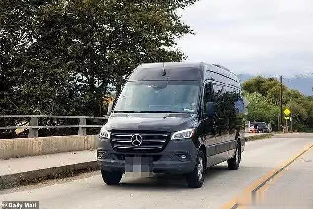 赛琳娜和本尼大婚！抓马不断：亲妈崩溃，密友缺席，比伯隔空话