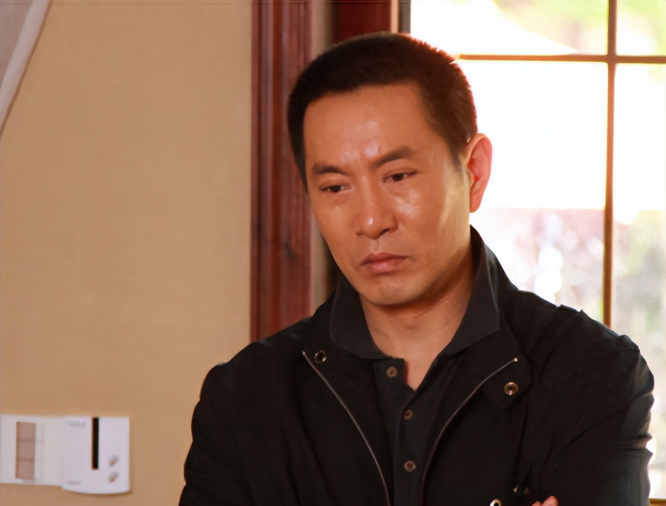 55岁姚刚现状:一生无妻无子,买千万豪宅一个人住,发福后更帅了