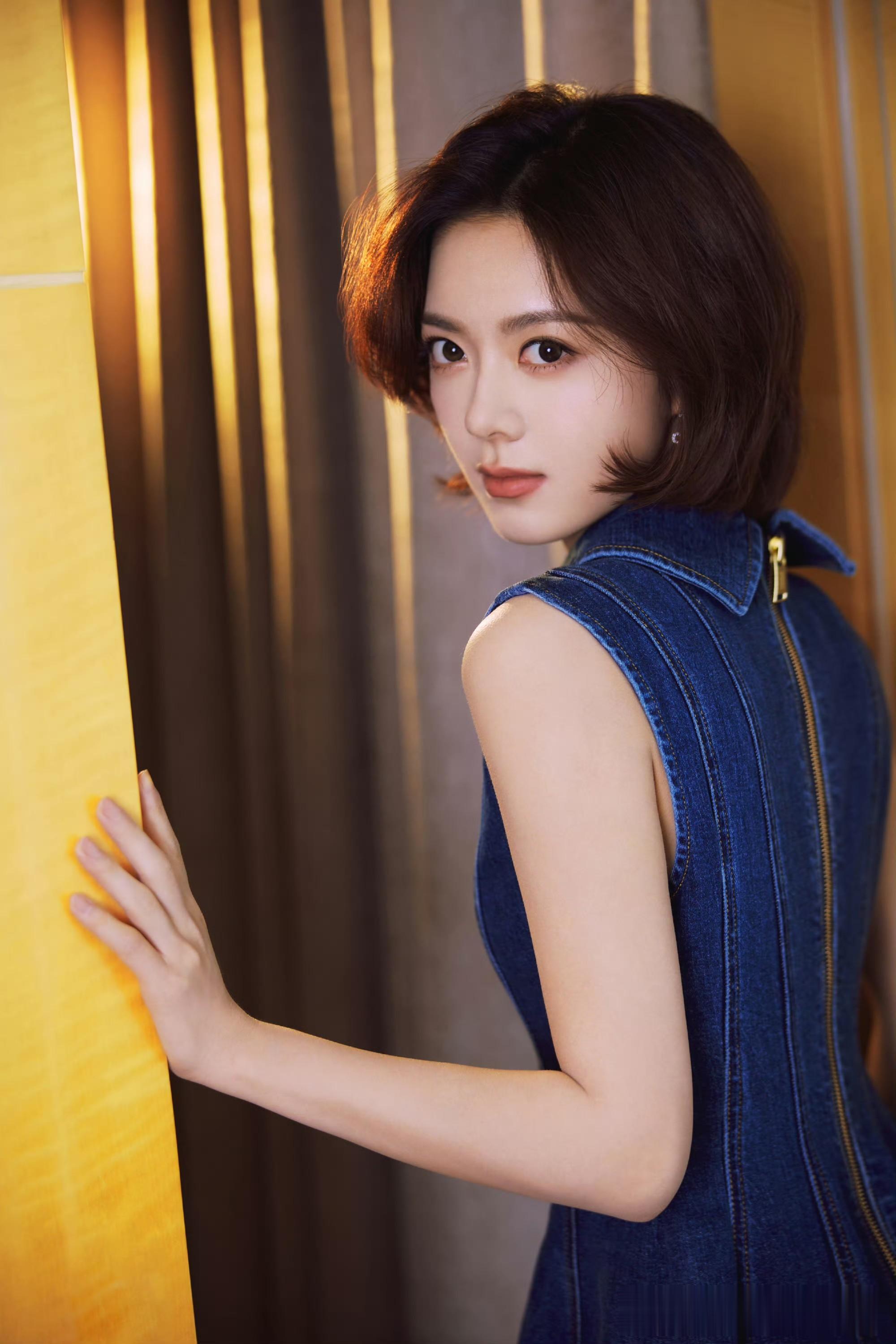 女星赵今麦靓丽风采，充满青春活力气息！